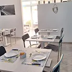 לינה וארוחת בוקר A Mare 4*